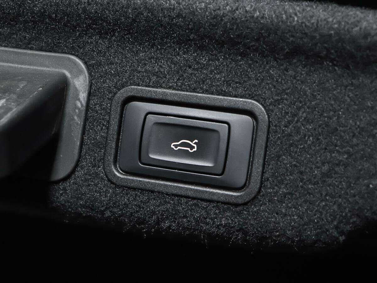 Купить Audi A8 с пробегом. Фото: #16