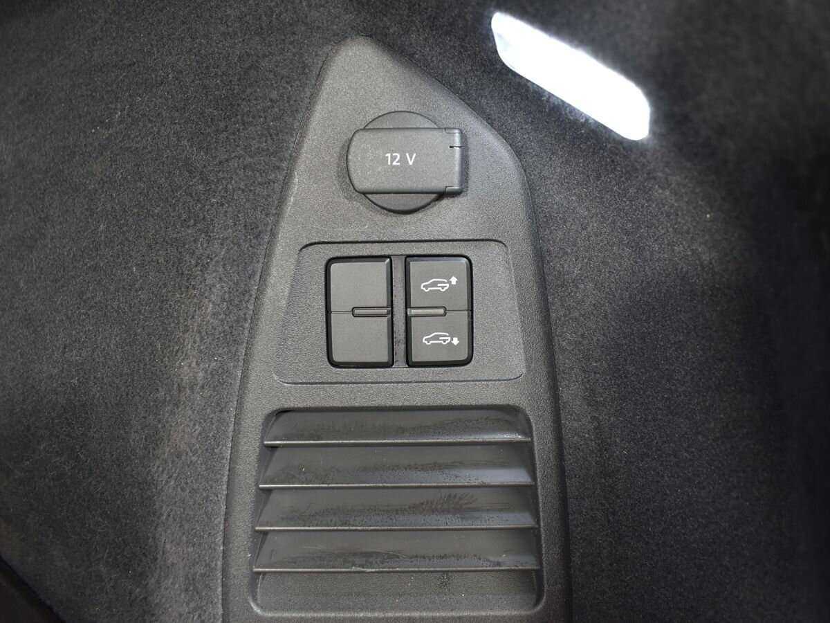 Купить Volkswagen Touareg с пробегом. Фото: #18