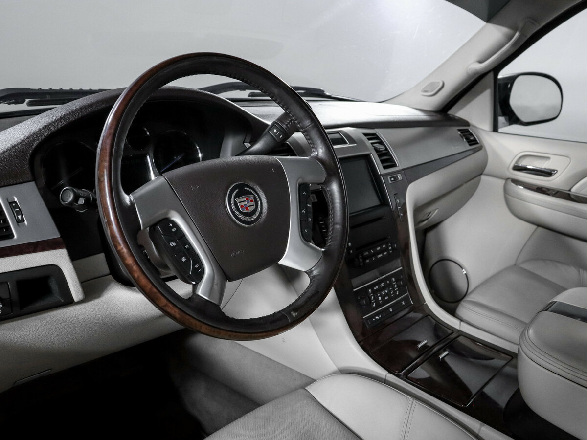 Купить Cadillac Escalade с пробегом. Фото: #12