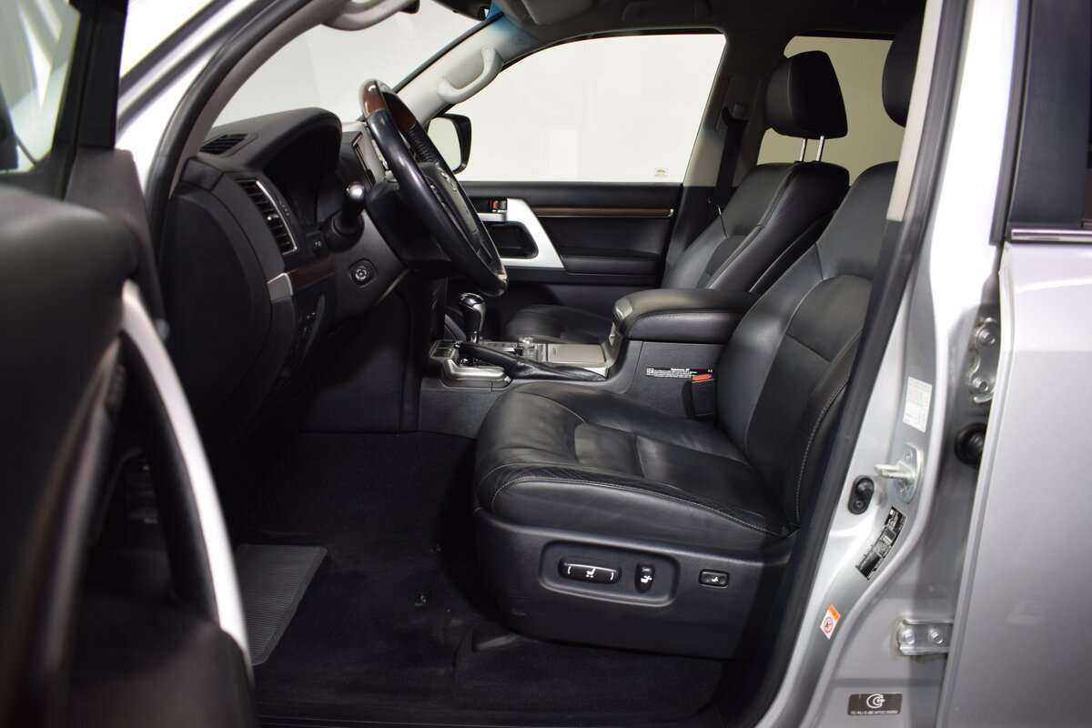 Купить Toyota Land Cruiser с пробегом. Фото: #10