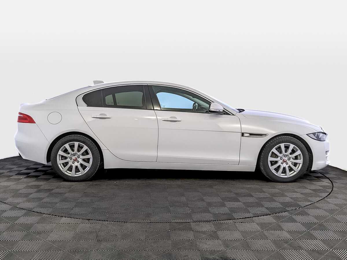 Купить Jaguar XE с пробегом. Фото: #3