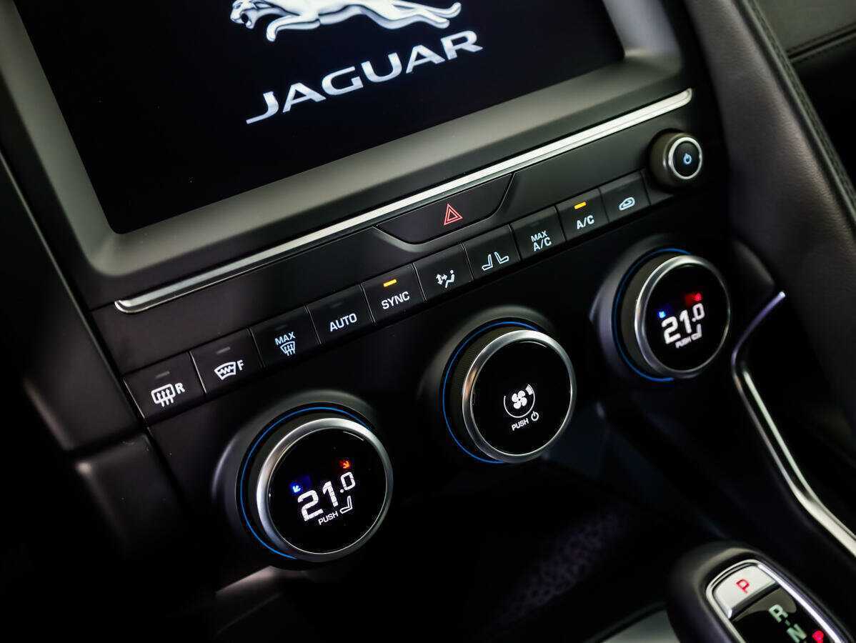 Купить Jaguar E-Pace с пробегом. Фото: #12