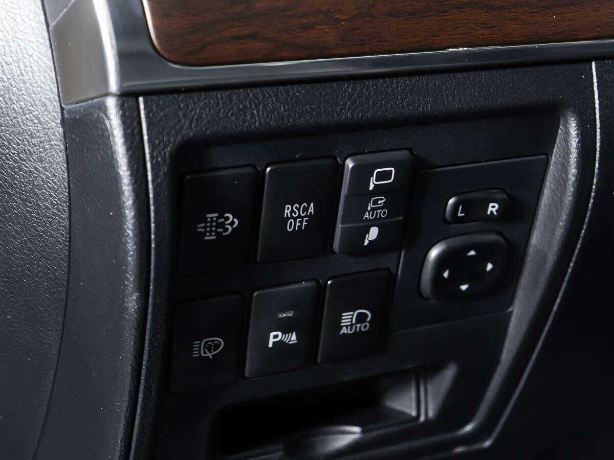 Купить Toyota Land Cruiser с пробегом. Фото: #18