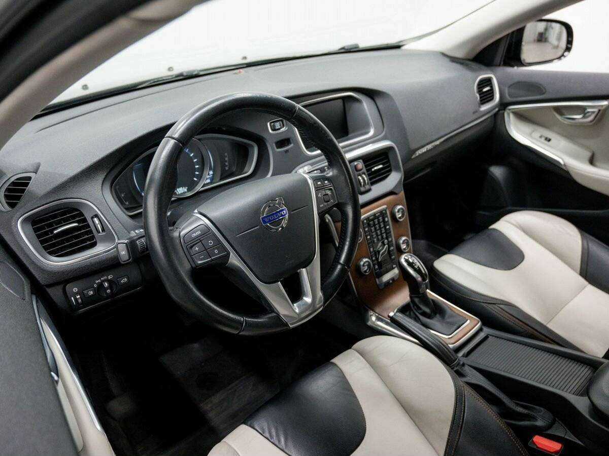 Купить Volvo V40 Cross Country с пробегом. Фото: #10