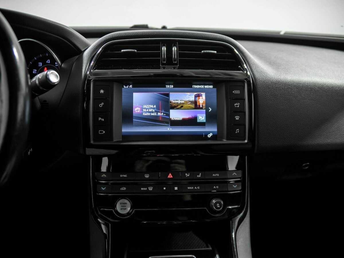 Купить Jaguar XE с пробегом. Фото: #10