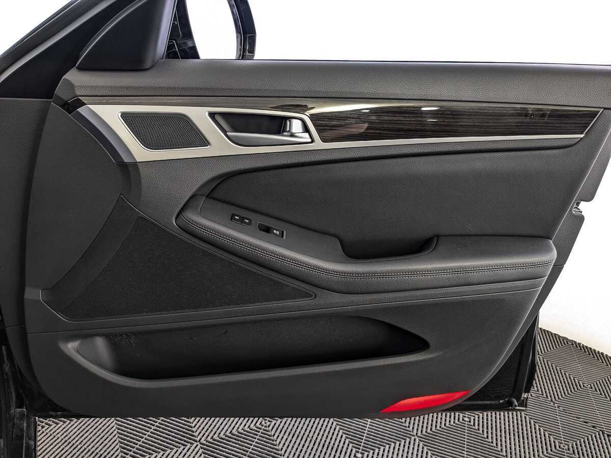 Купить Genesis G80 с пробегом. Фото: #20