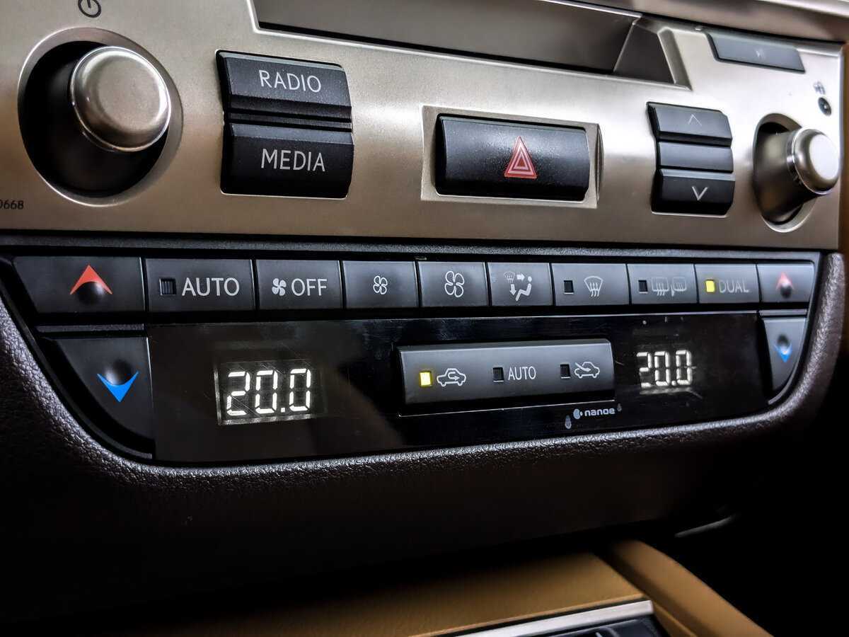 Купить Lexus ES с пробегом. Фото: #21