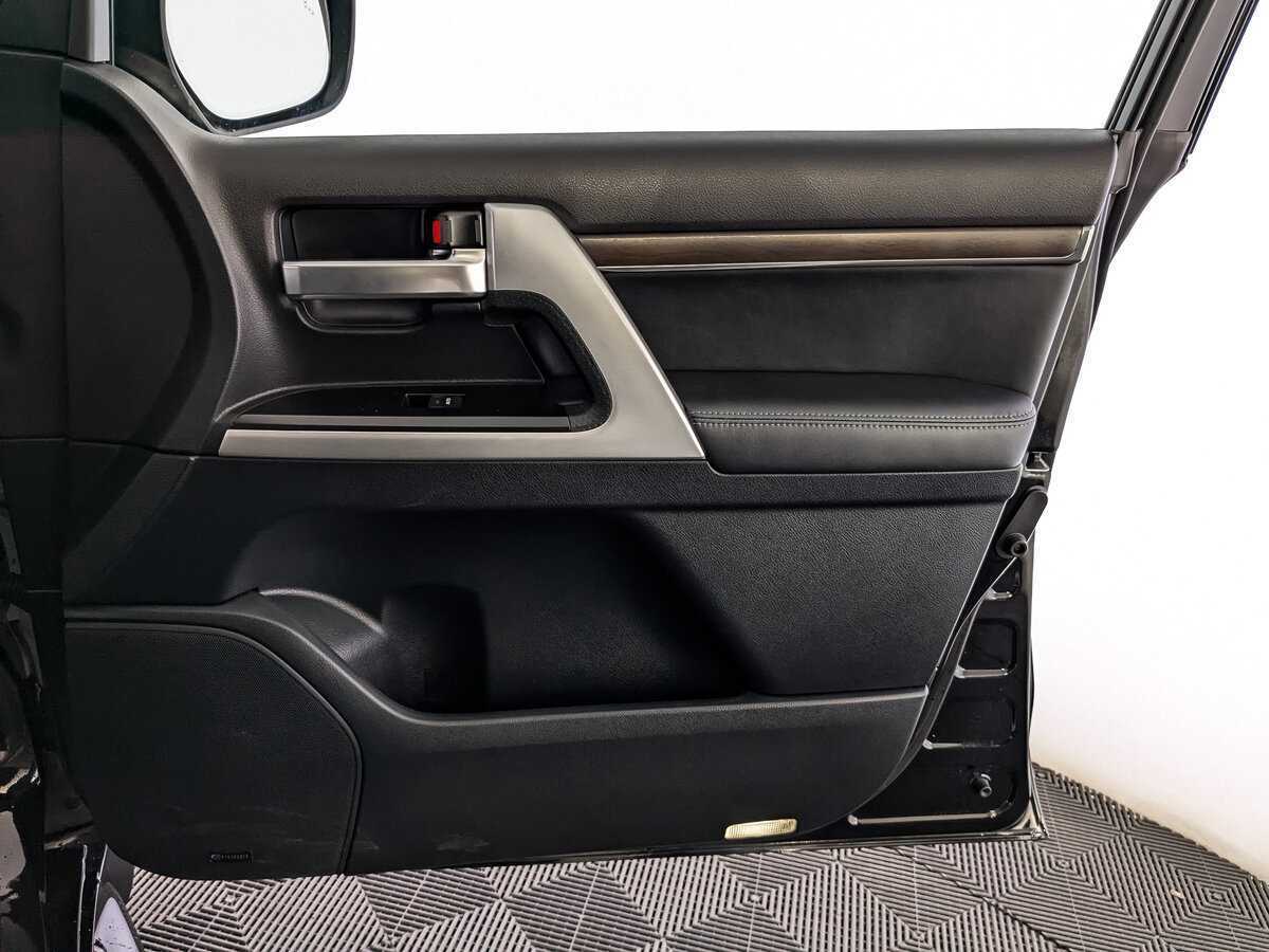 Купить Toyota Land Cruiser с пробегом. Фото: #24
