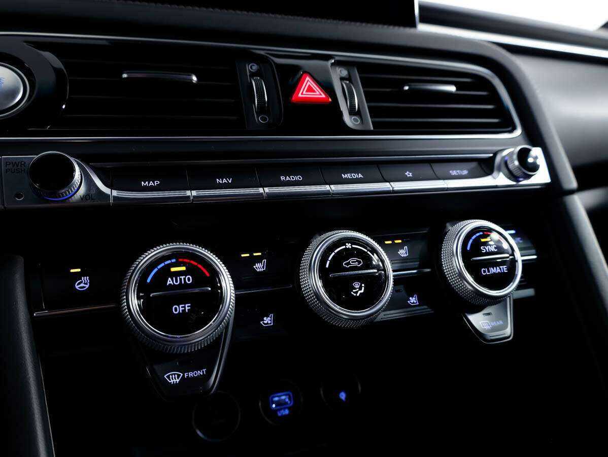 Купить Genesis G70 с пробегом. Фото: #16