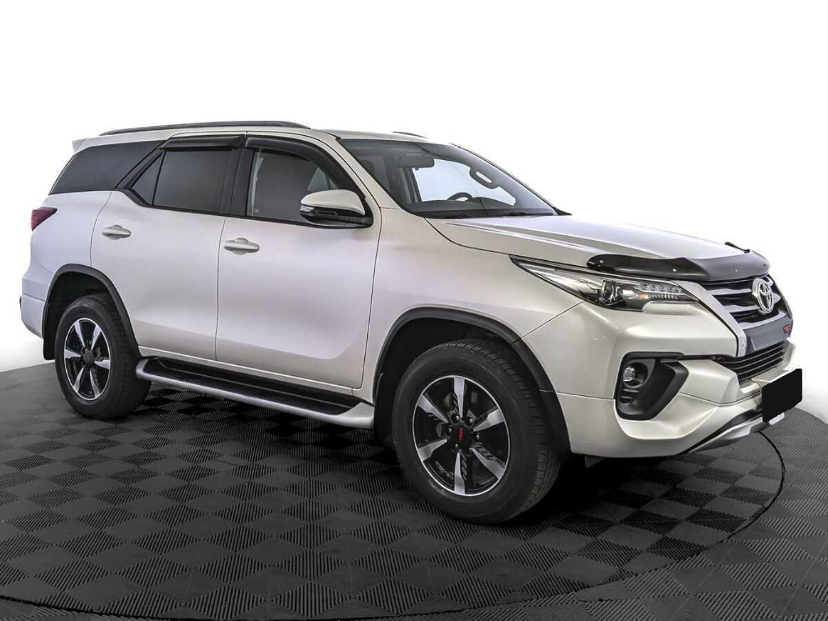 Купить Toyota Fortuner с пробегом. Фото: #2