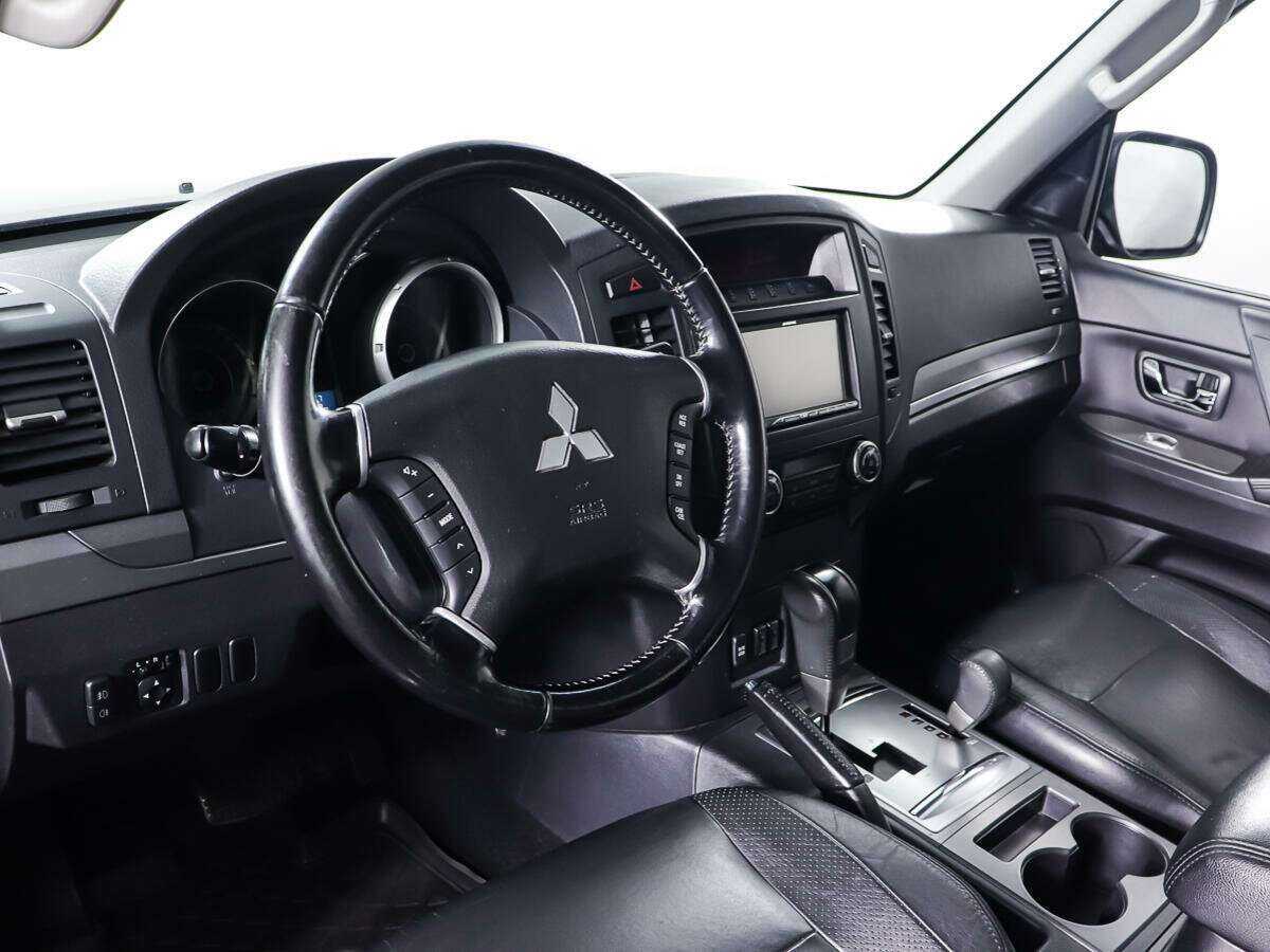 Купить Mitsubishi Pajero с пробегом. Фото: #12