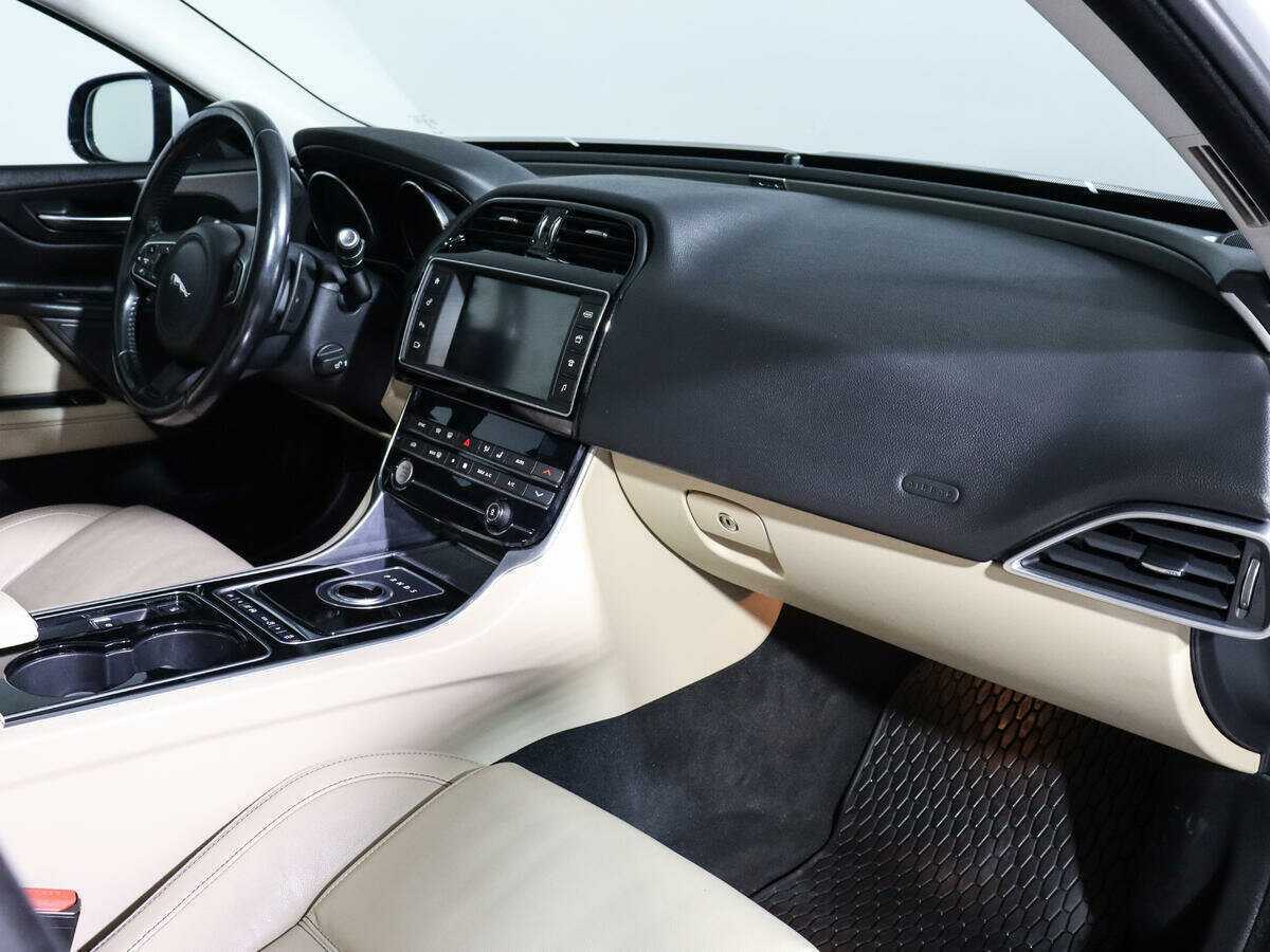 Купить Jaguar XE с пробегом. Фото: #7