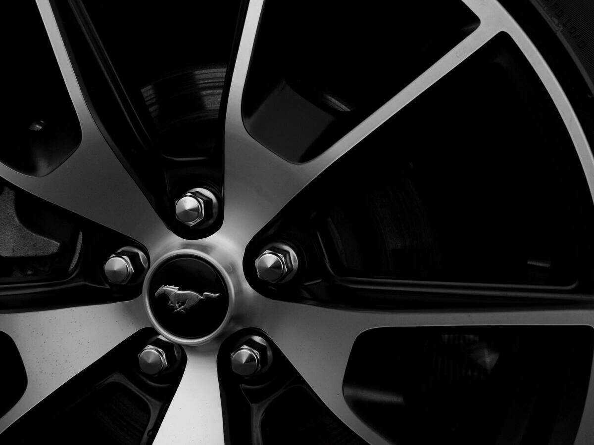 Купить Ford Mustang с пробегом. Фото: #17