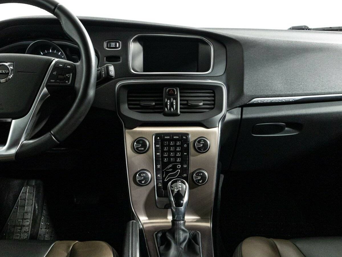 Купить Volvo V40 Cross Country с пробегом. Фото: #13