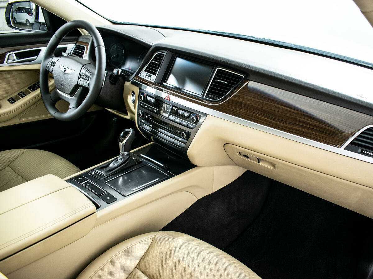 Купить Hyundai Genesis с пробегом. Фото: #9