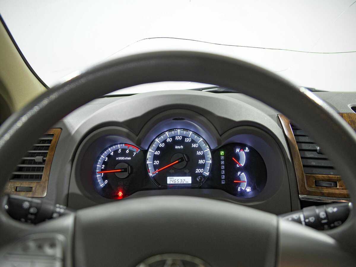 Купить Toyota Fortuner с пробегом. Фото: #6