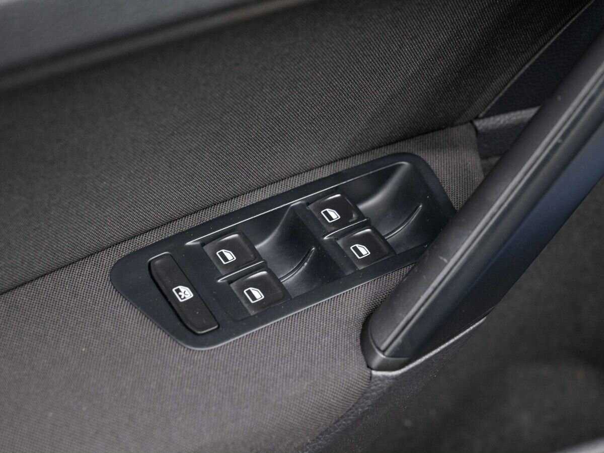 Купить Volkswagen Golf с пробегом. Фото: #14