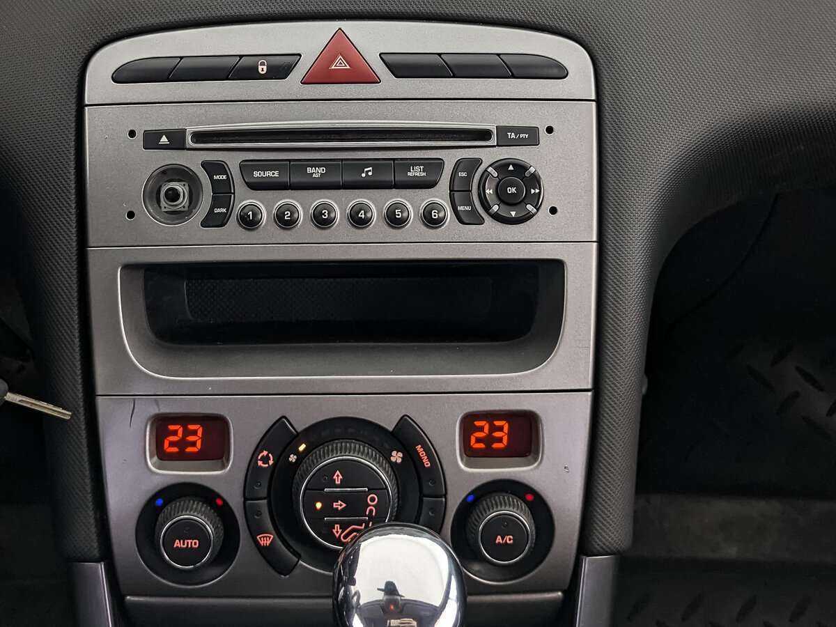 Купить Peugeot 308 с пробегом. Фото: #12