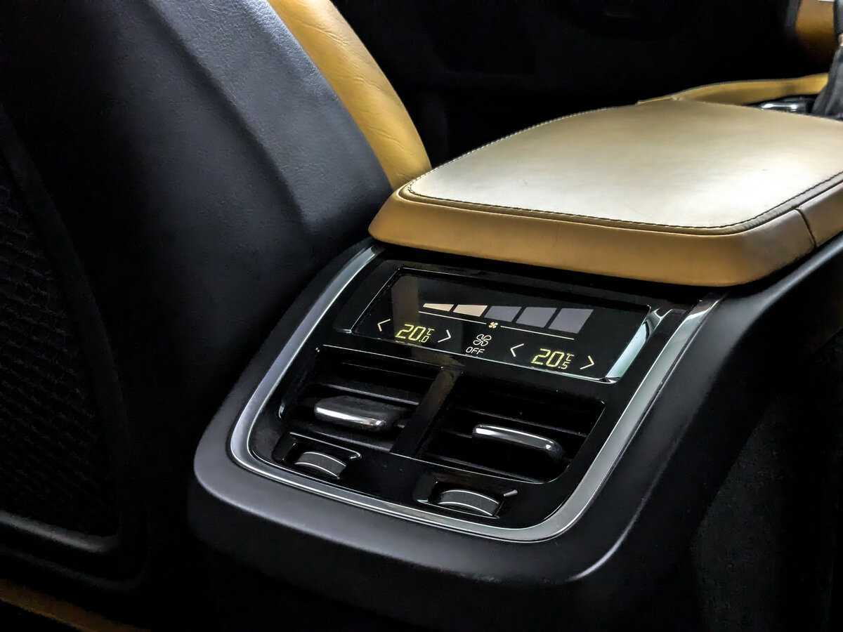 Купить Volvo XC90 с пробегом. Фото: #25