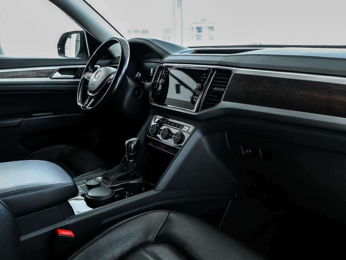 Купить Volkswagen Teramont с пробегом. Фото: #14