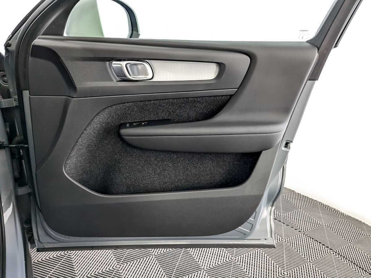 Купить Volvo XC40 с пробегом. Фото: #24