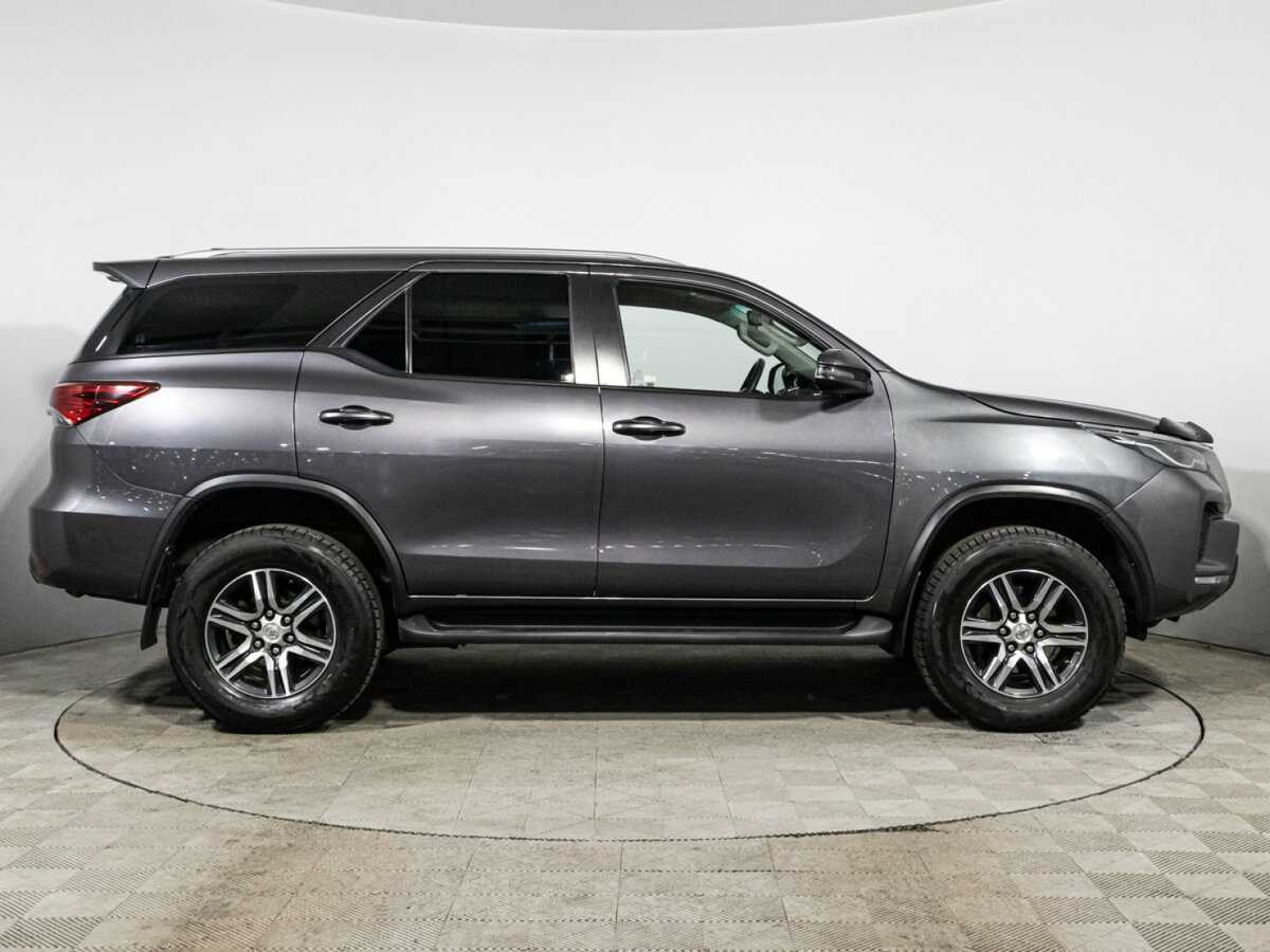 Купить Toyota Fortuner с пробегом. Фото: #3