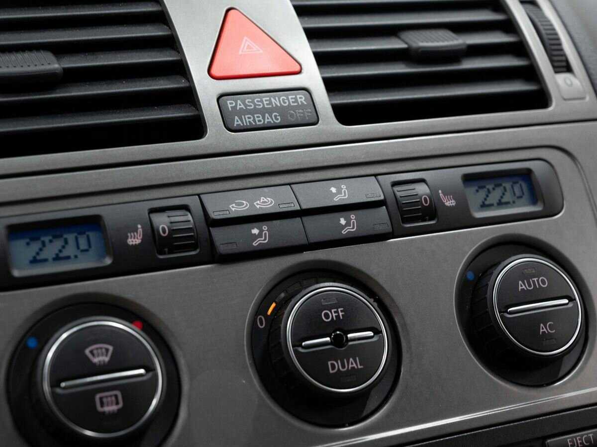 Купить Volkswagen Touran с пробегом. Фото: #18