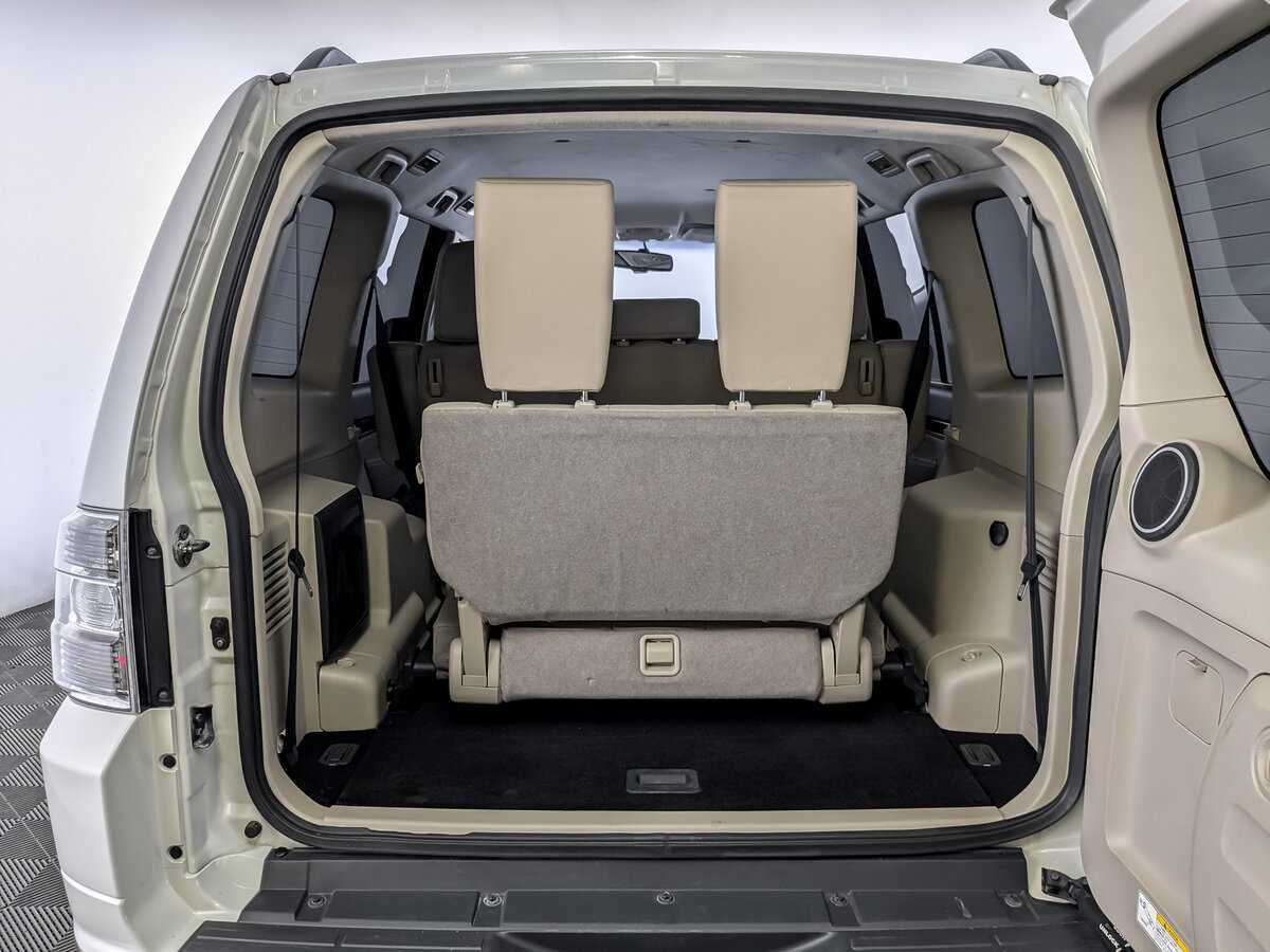 Купить Mitsubishi Pajero с пробегом. Фото: #9