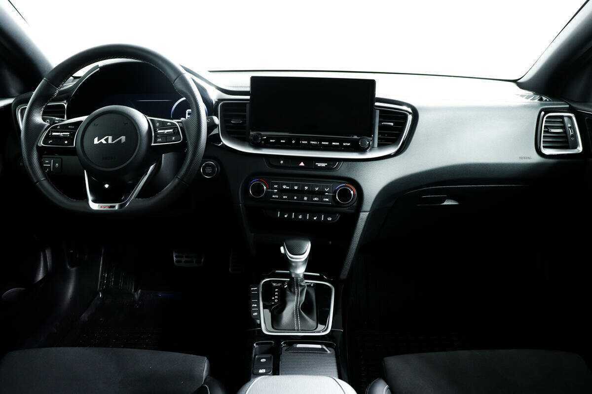 Купить Kia Ceed с пробегом. Фото: #10