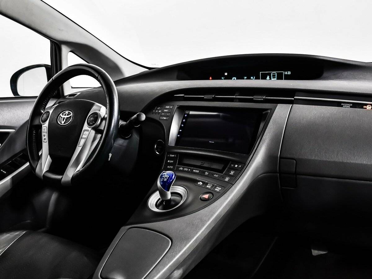 Купить Toyota Prius с пробегом. Фото: #8