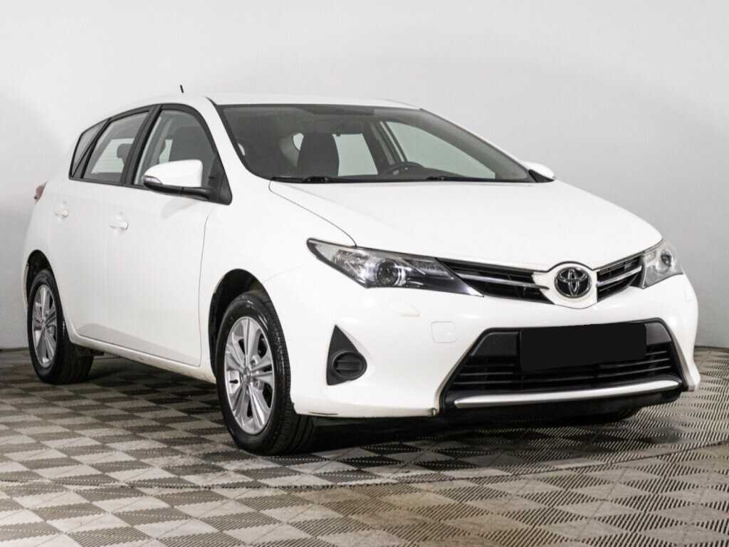 Купить Toyota Auris с пробегом. Фото: #2