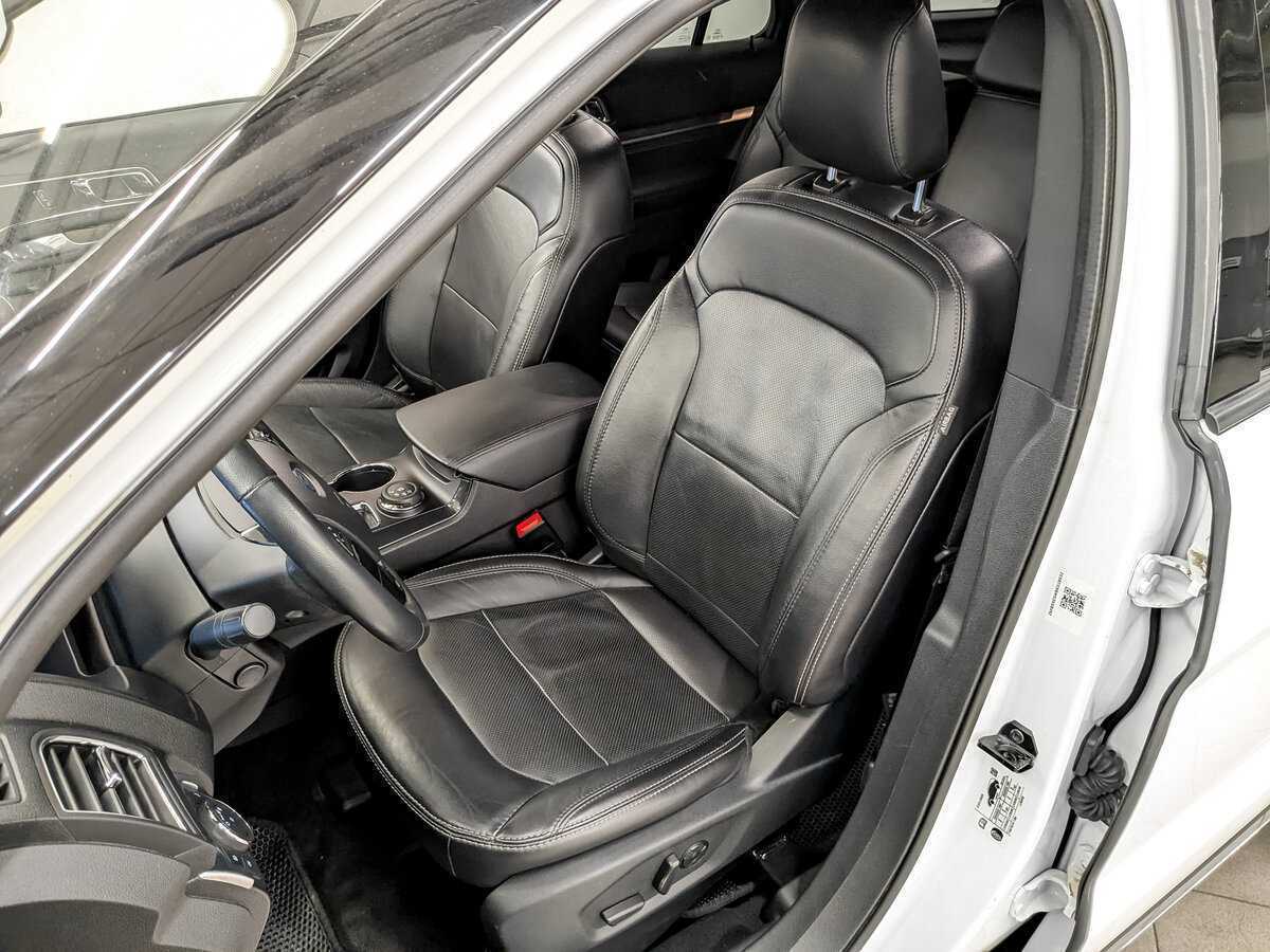 Купить Ford Explorer с пробегом. Фото: #17