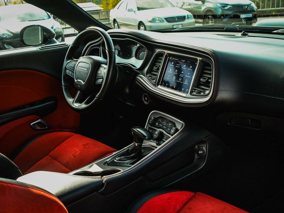 Купить Dodge Challenger с пробегом. Фото: #13
