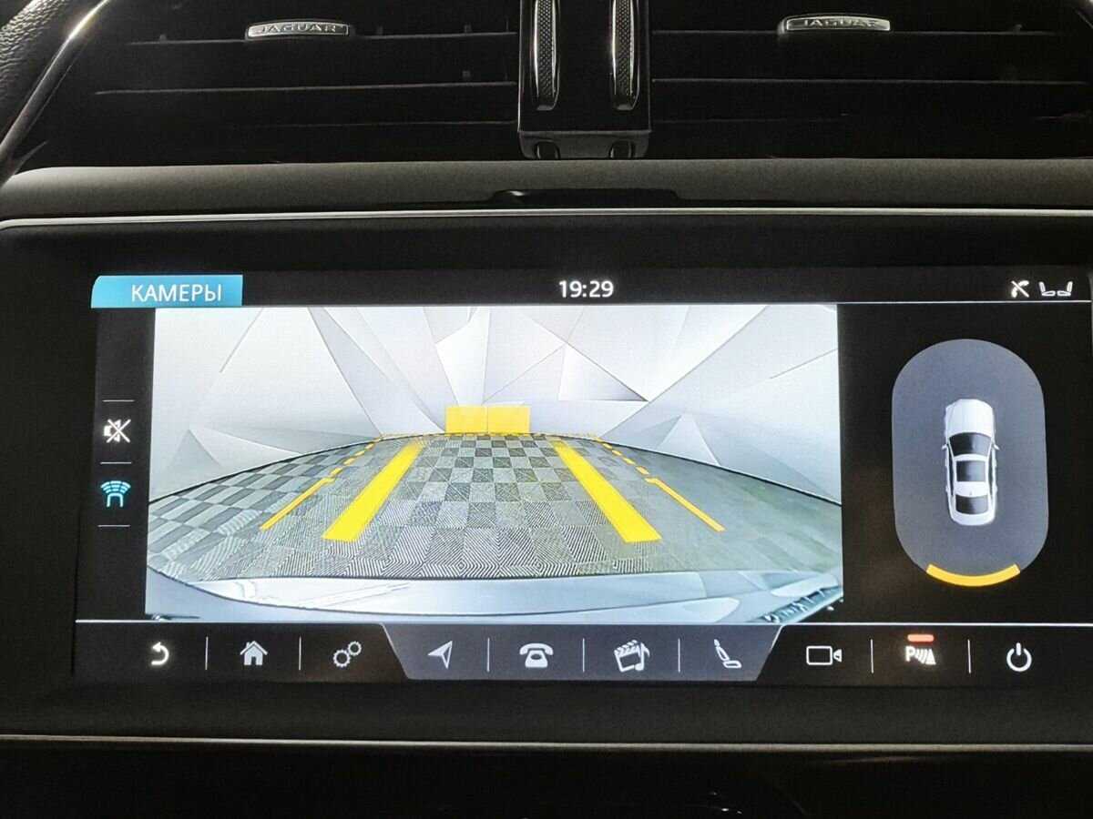 Купить Jaguar XE с пробегом. Фото: #15