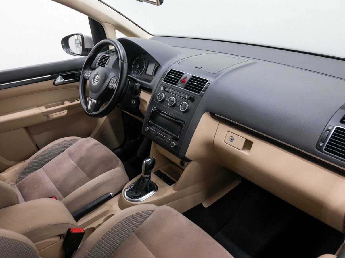 Купить Volkswagen Touran с пробегом. Фото: #6
