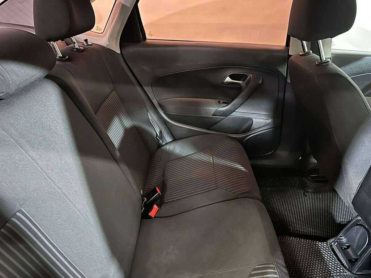 Купить Volkswagen Polo с пробегом. Фото: #10