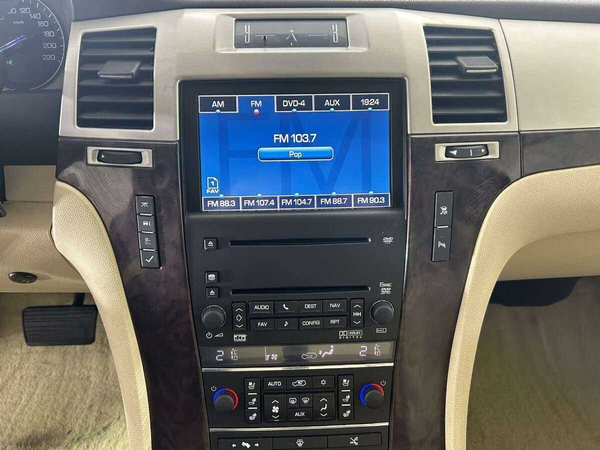 Купить Cadillac Escalade с пробегом. Фото: #11