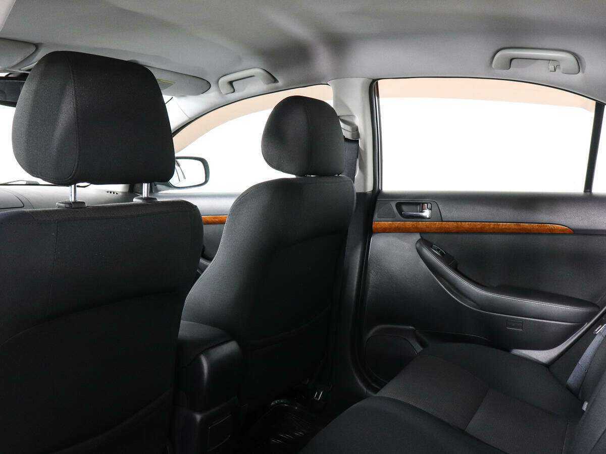 Купить Toyota Avensis с пробегом. Фото: #7