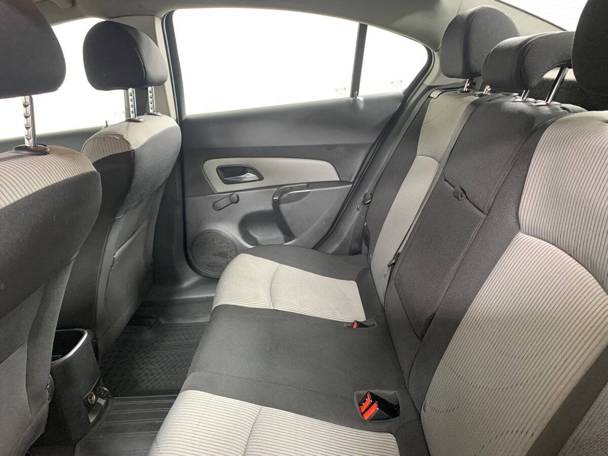 Купить Chevrolet Cruze с пробегом. Фото: #17
