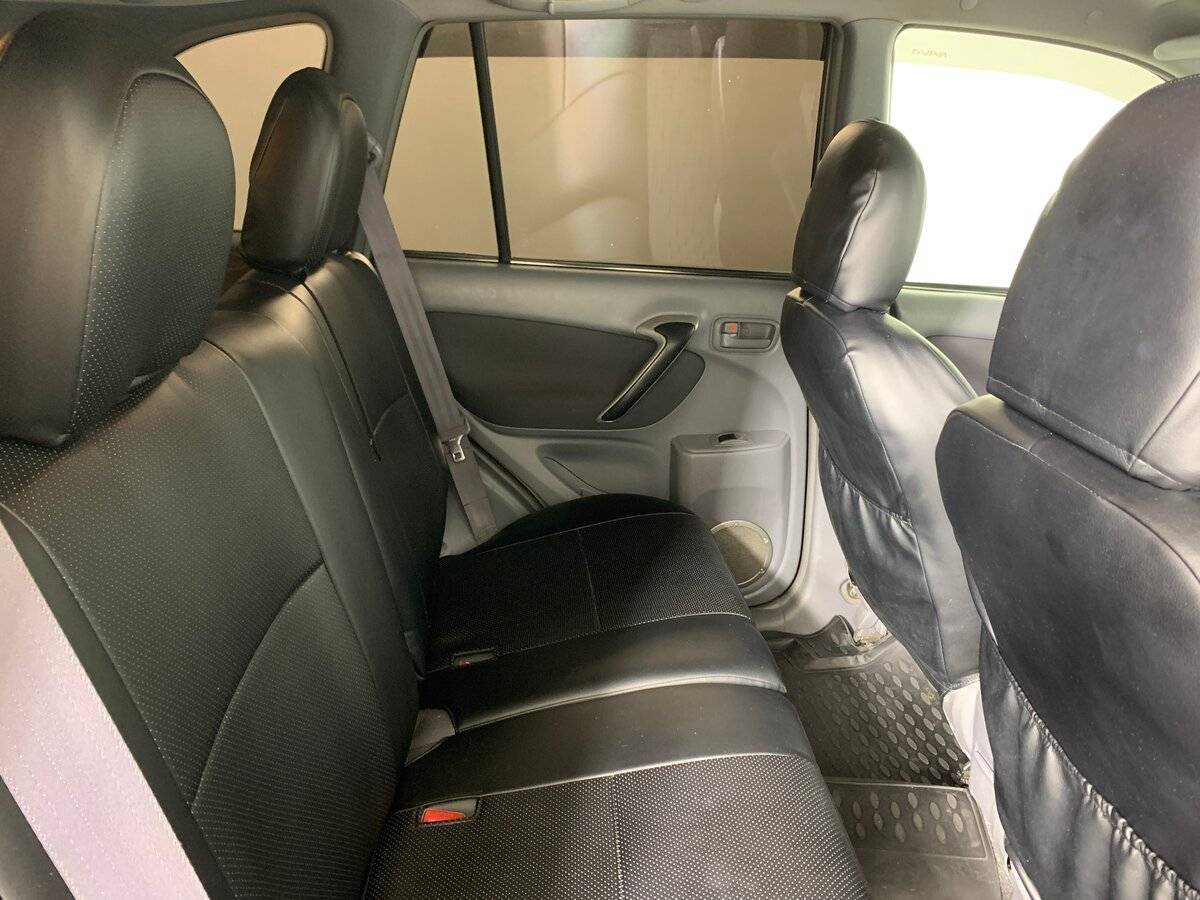 Купить Toyota RAV4 с пробегом. Фото: #16