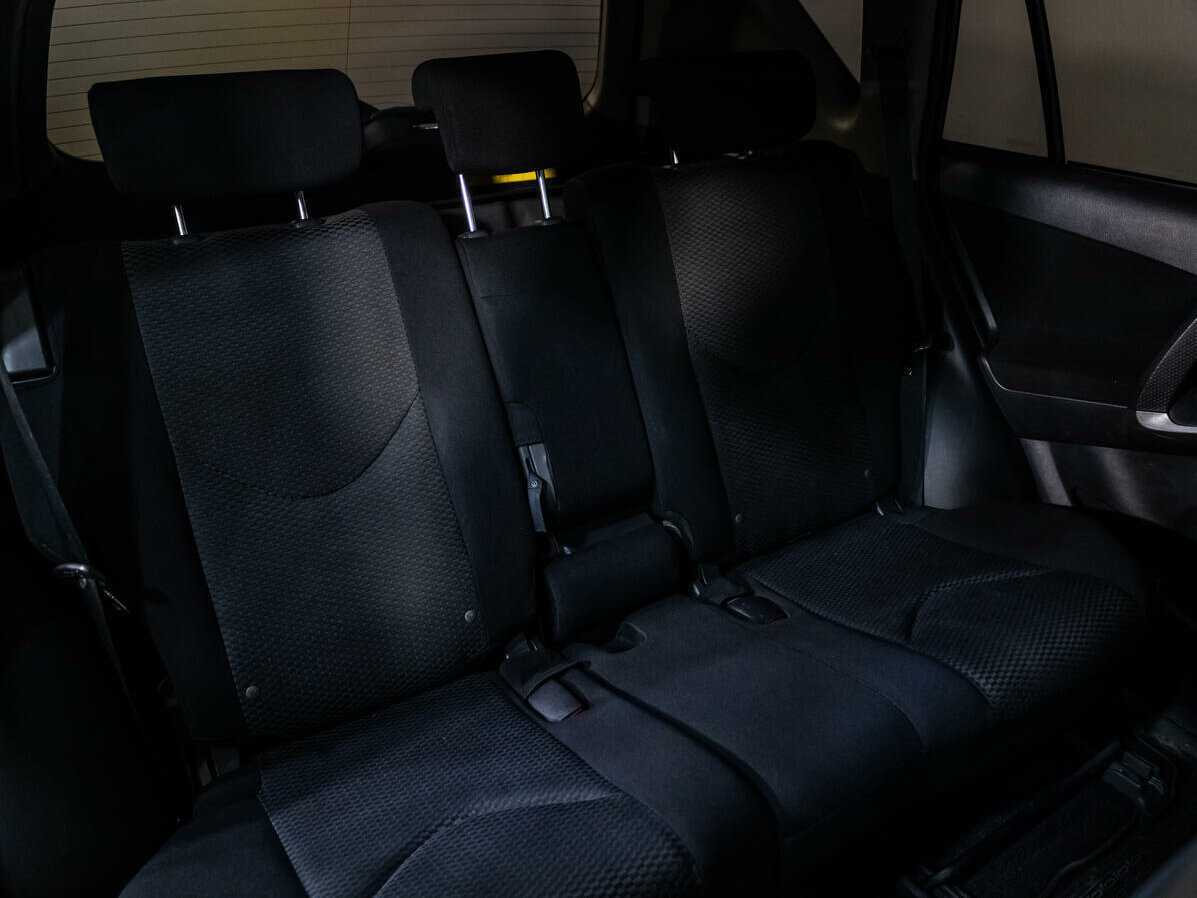Купить Toyota RAV4 с пробегом. Фото: #8