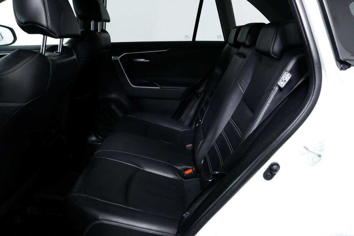 Купить Toyota RAV4 с пробегом. Фото: #11