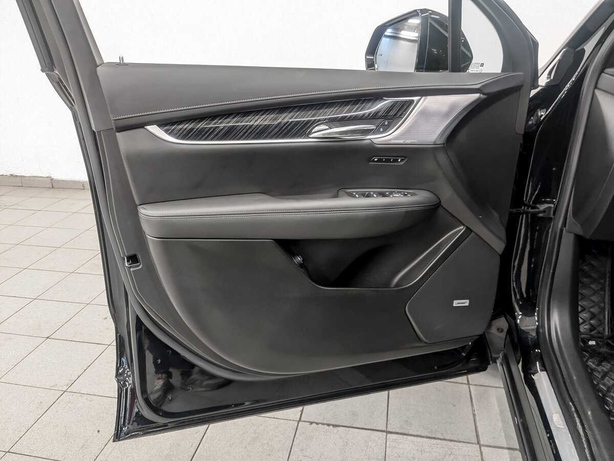 Купить Cadillac XT6 с пробегом. Фото: #18