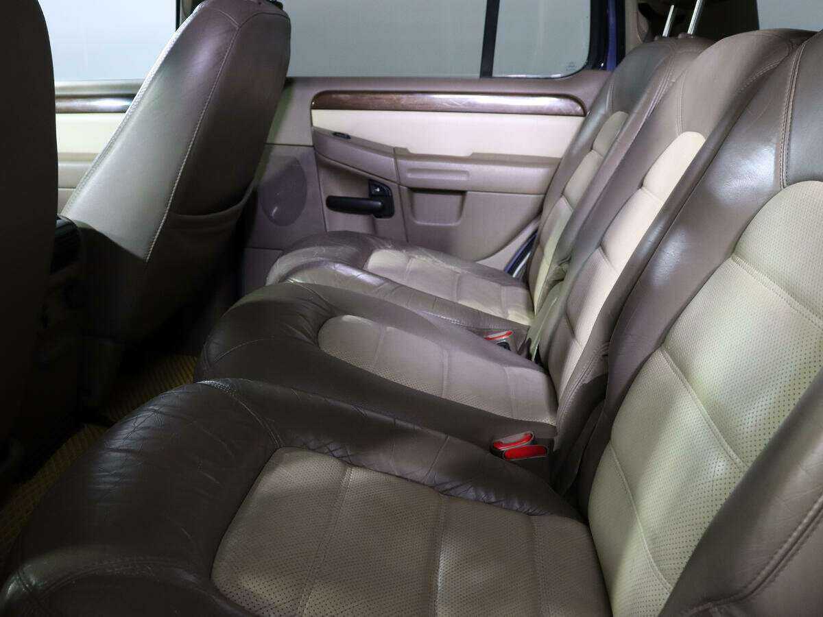 Купить Ford Explorer с пробегом. Фото: #7