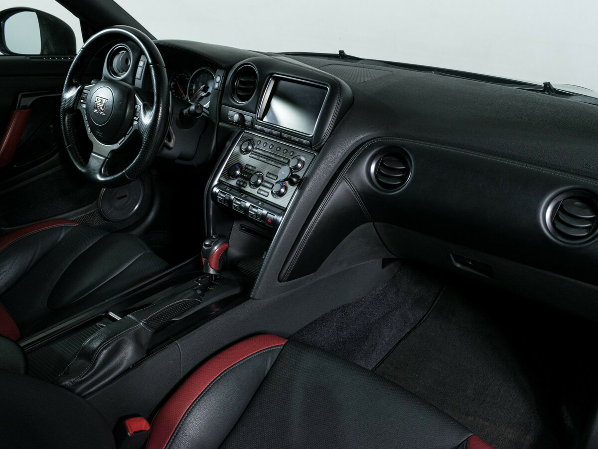 Купить Nissan GT-R с пробегом. Фото: #7