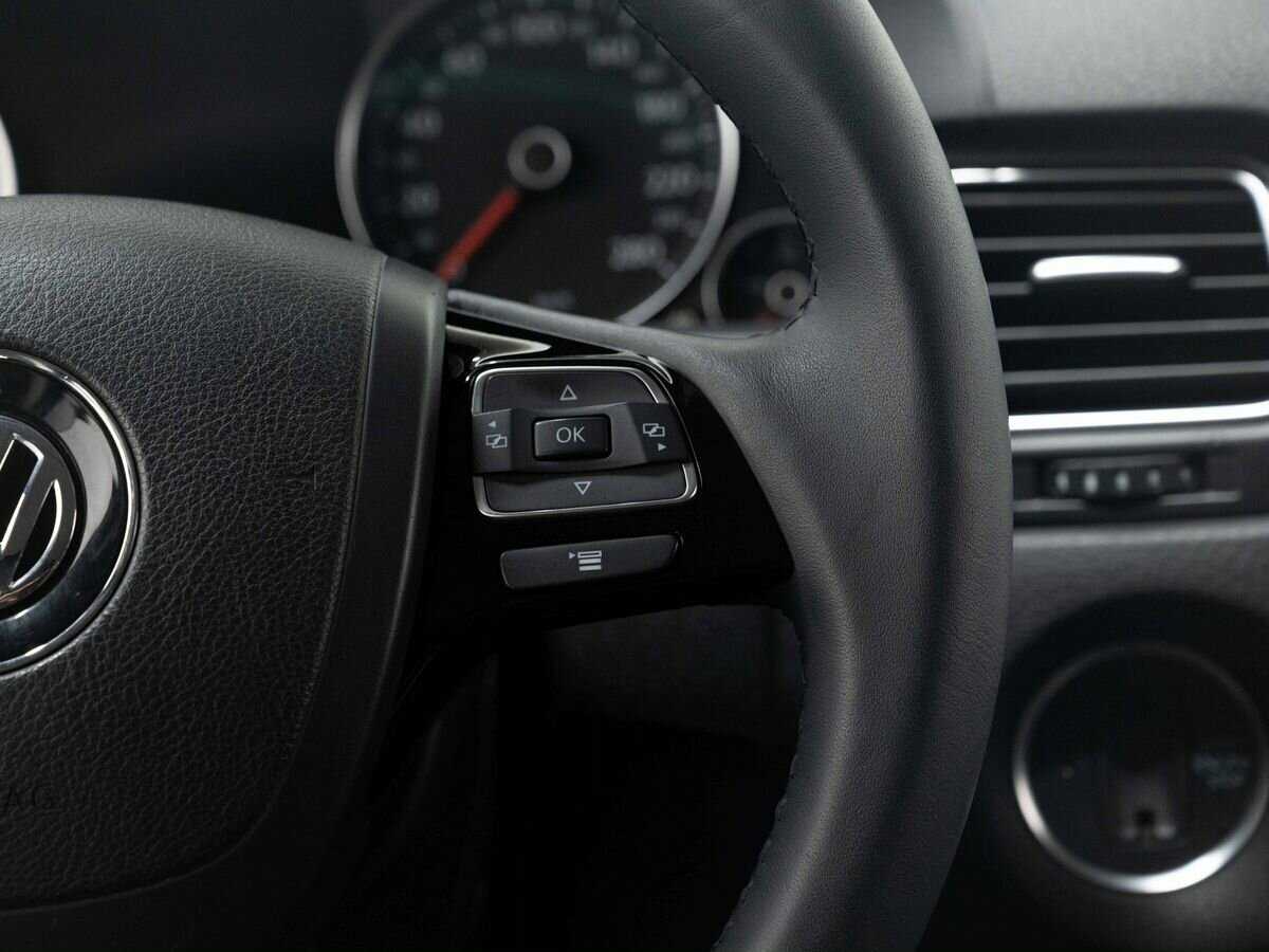 Купить Volkswagen Touareg с пробегом. Фото: #17