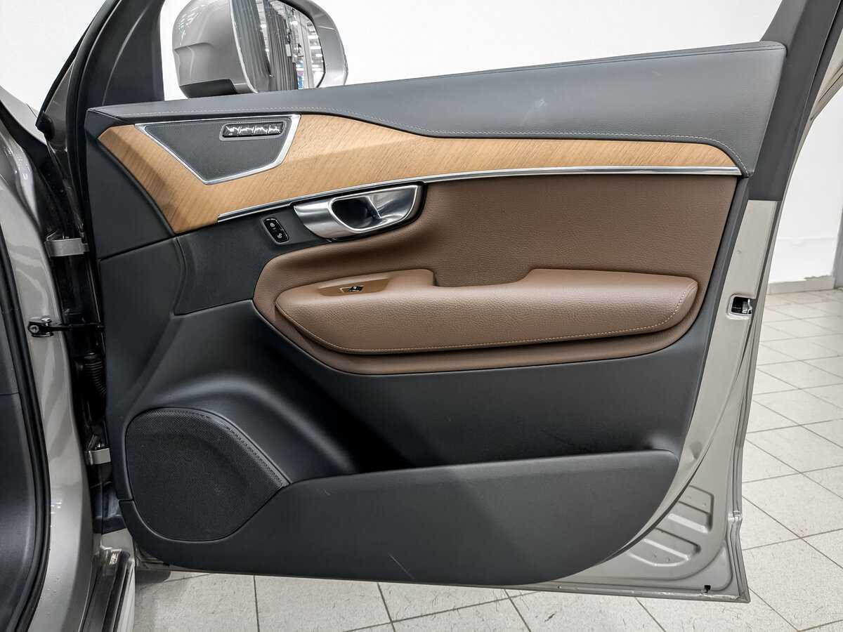 Купить Volvo XC90 с пробегом. Фото: #23