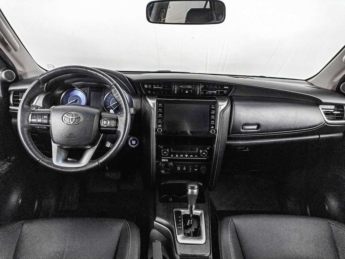 Купить Toyota Fortuner с пробегом. Фото: #9