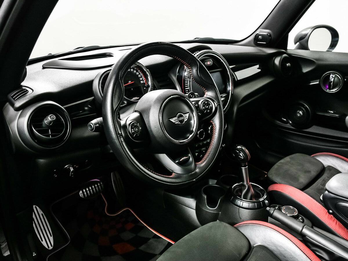 Купить Mini Hatch с пробегом. Фото: #12