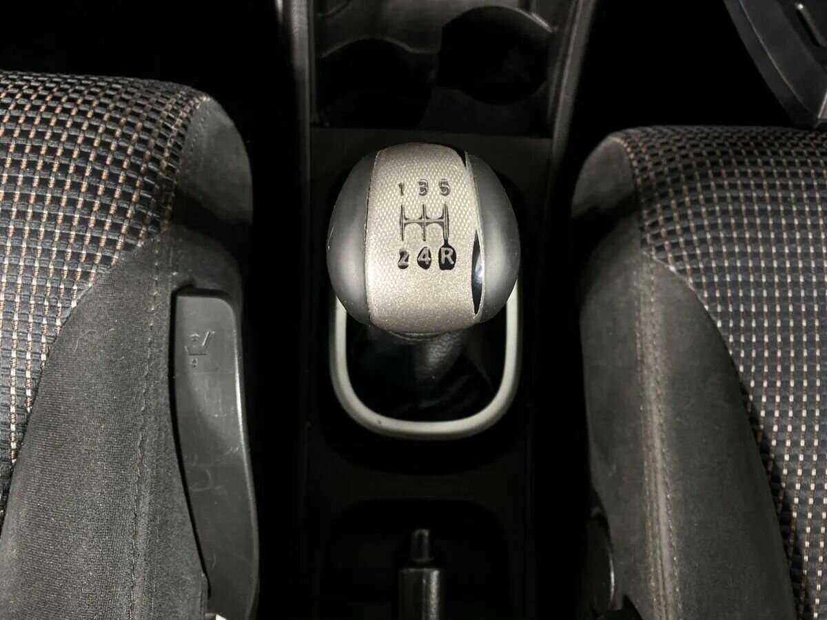 Купить Nissan Tiida с пробегом. Фото: #13